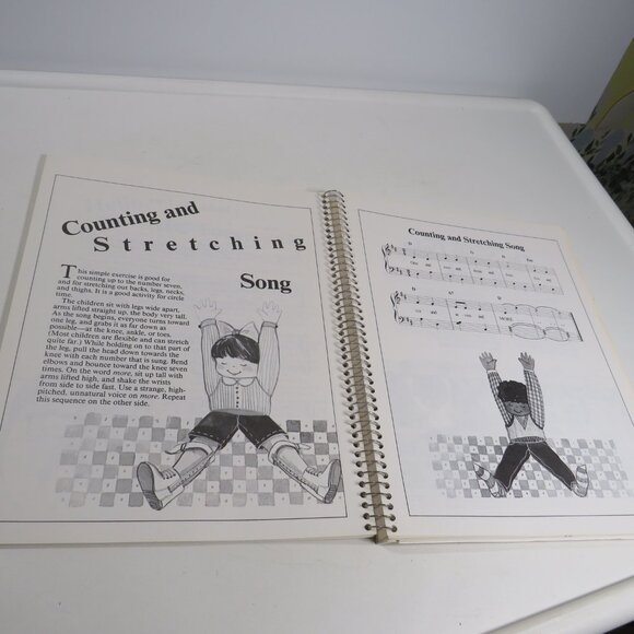 (4) Songs & Finger Plays Books ENG/SPANISH on some books SPIRAL BOUND - Picture 11 of 14